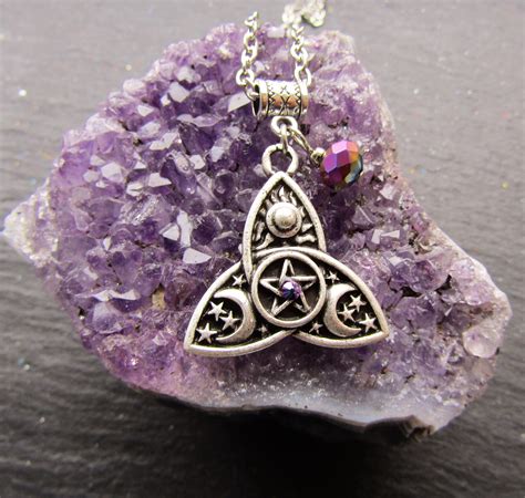 The Connection Between Wiccan Symbol Pendants and Spellwork